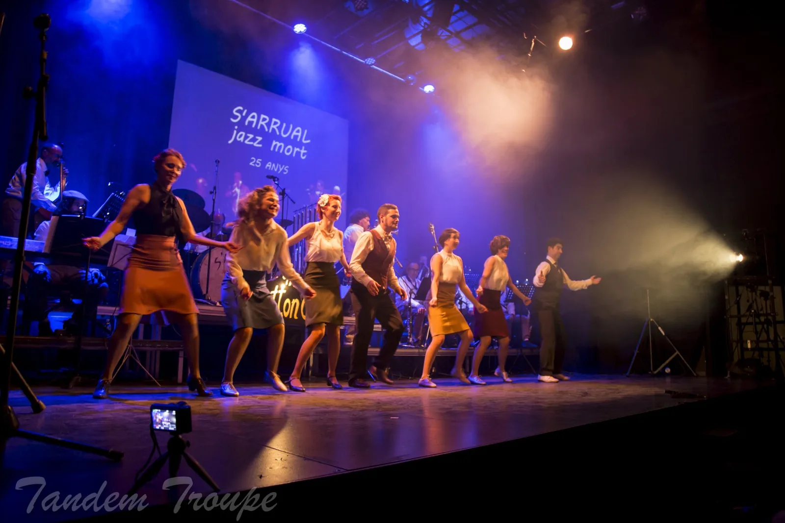 Tandem Troupe en escena.