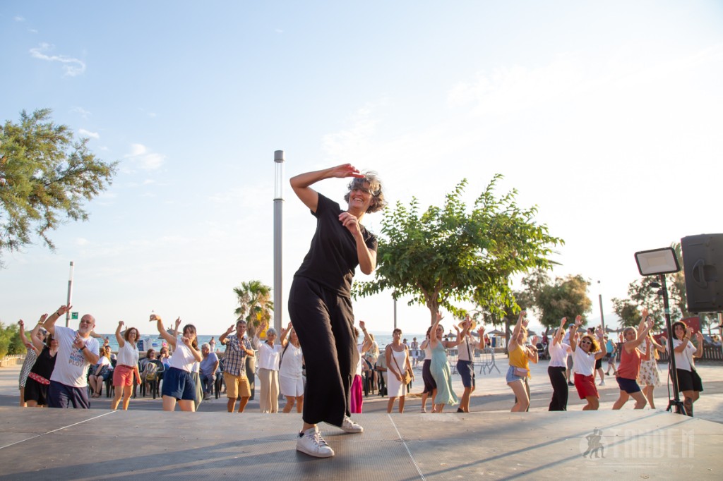 Classe social de swing a l'aire lliure al capvespre al passeig de Palma